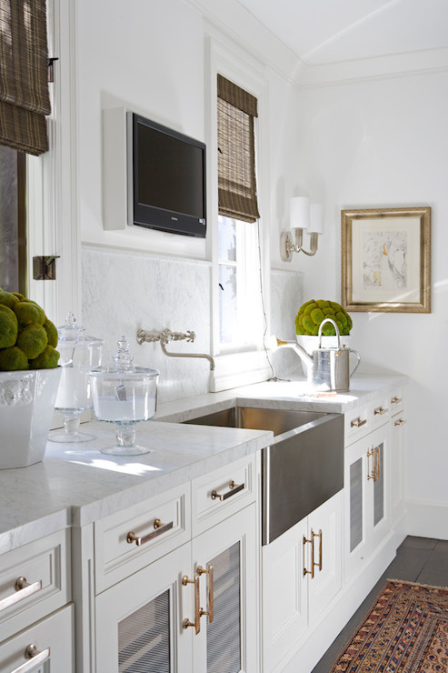 Clean lines and a minimalist approach create a sleek, modern look.